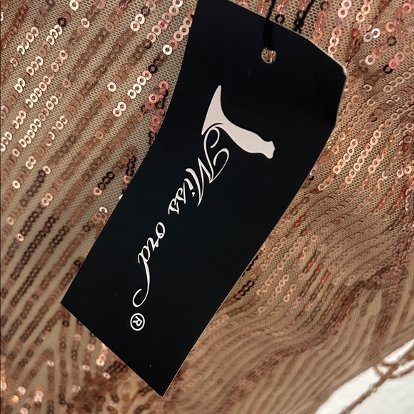 Elegant Gold Sequin Evening Gown - Picture 2 of 7